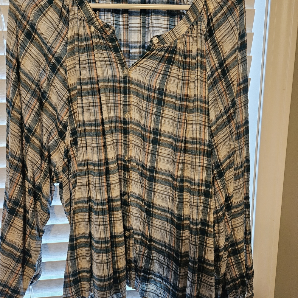 Old Navy Cream 3/4 Sleeve Boxy Button Down Shirt
